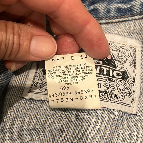 Levi's Blue Jean Jacket with Embroidered Design - Picture 4 of 6